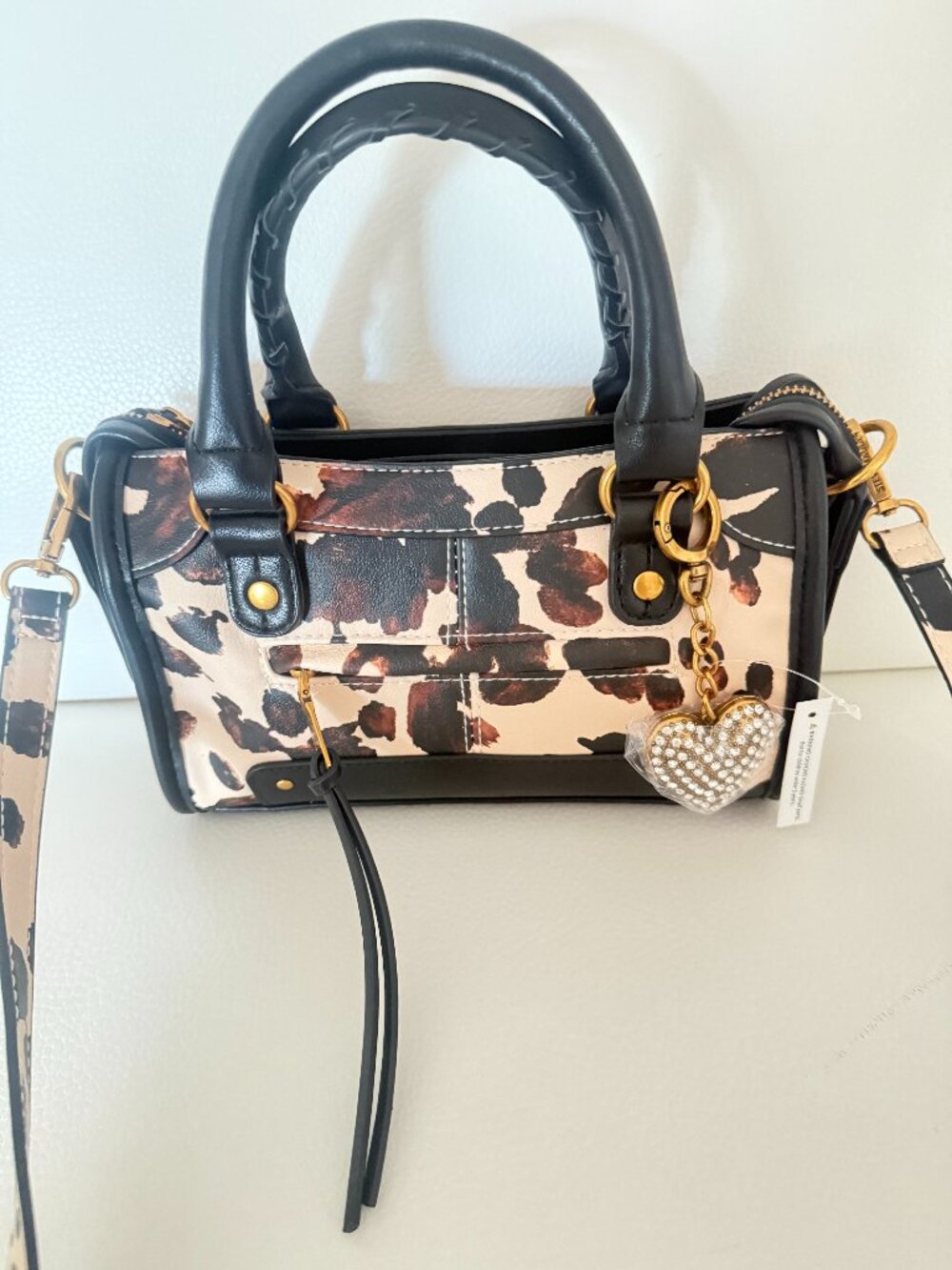 NWT STEVE MADDEN BGOMEZ CROSSBODY SATCHEL BAG W HEART CHARM KEYRING